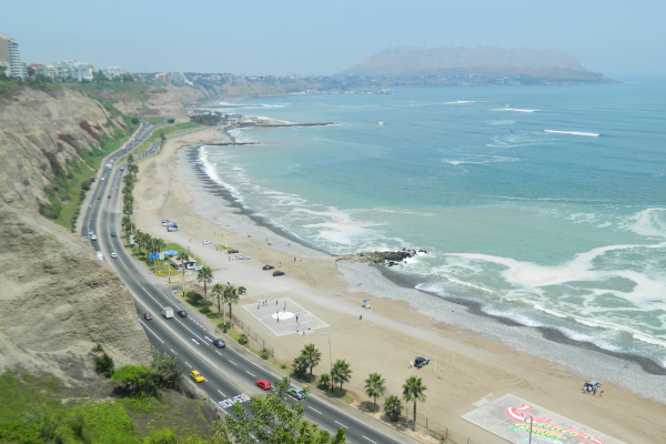 Vista aérea da praia de Lima, capital do Peru